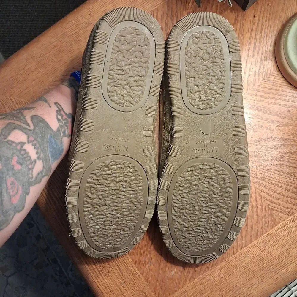Men's Muk Luks Tan Brown Suede Slipper Fleece Lining Size 11 Adult Casual Soft